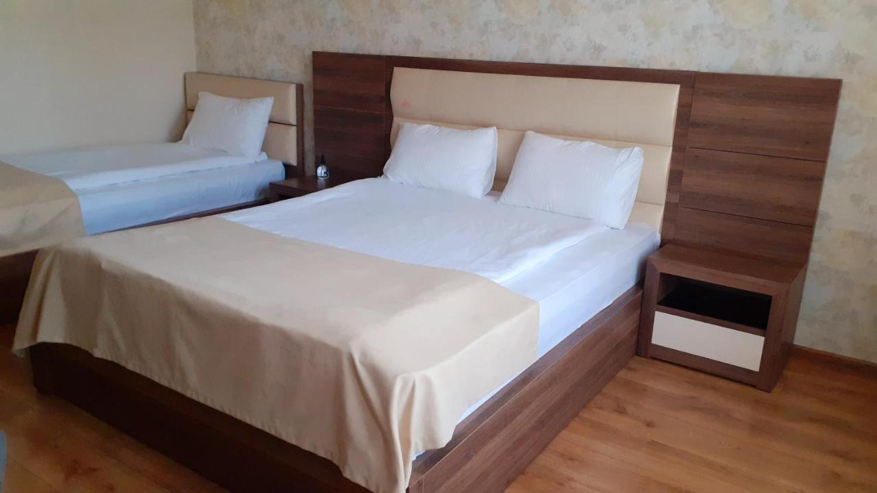 Hotel Lile Tbilisi Eksteriør billede