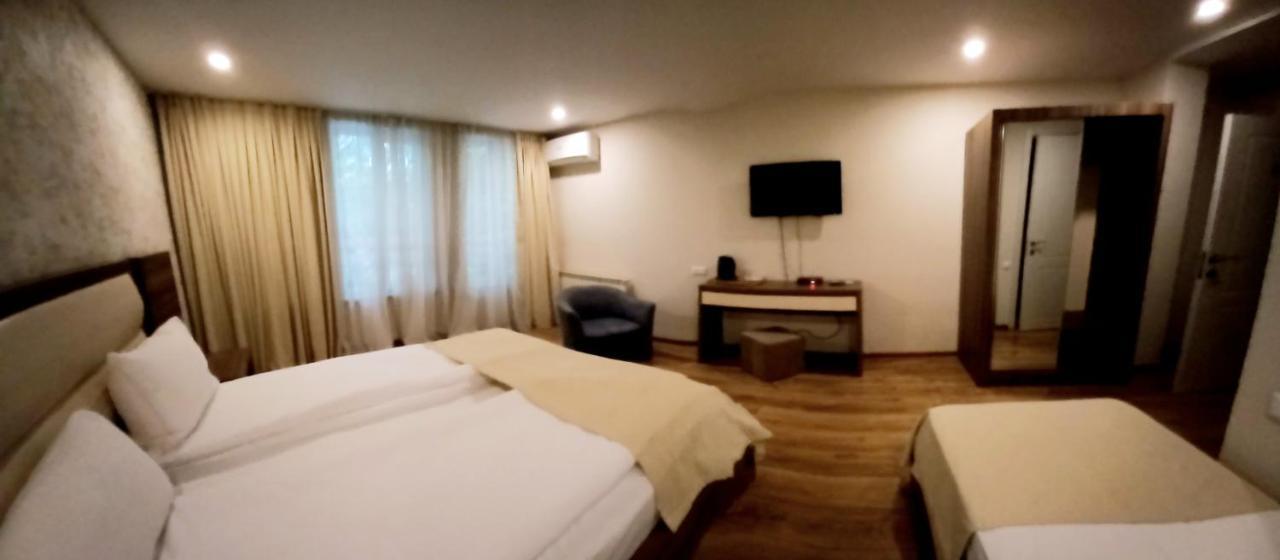 Hotel Lile Tbilisi Eksteriør billede