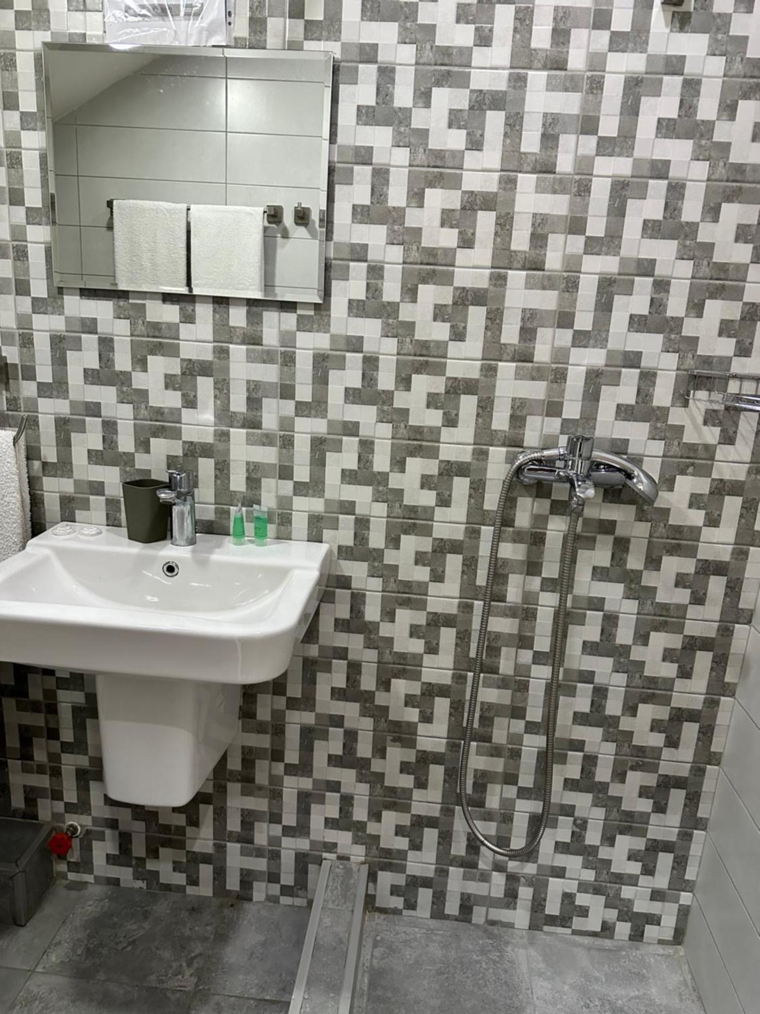 Hotel Lile Tbilisi Eksteriør billede