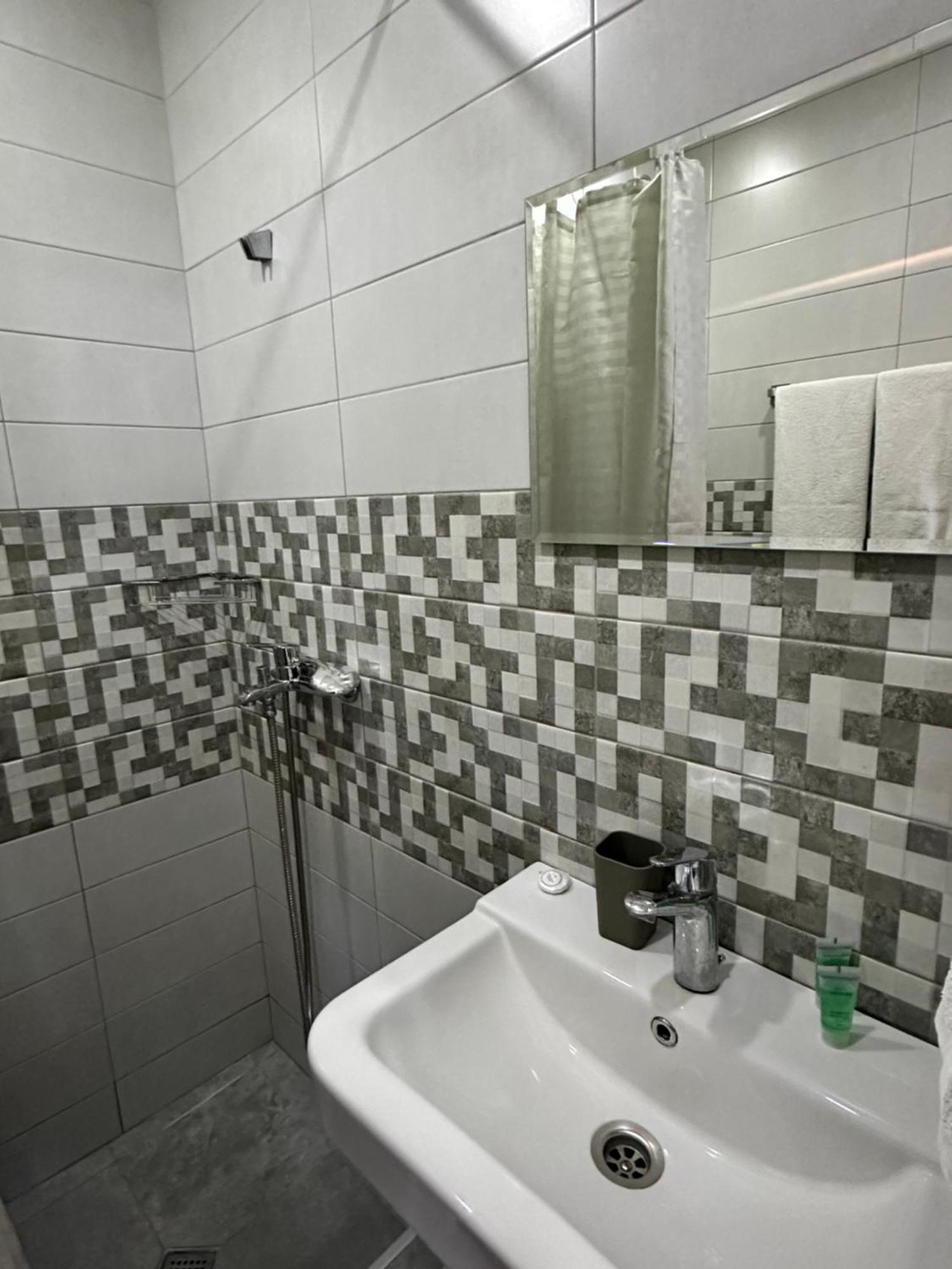 Hotel Lile Tbilisi Eksteriør billede