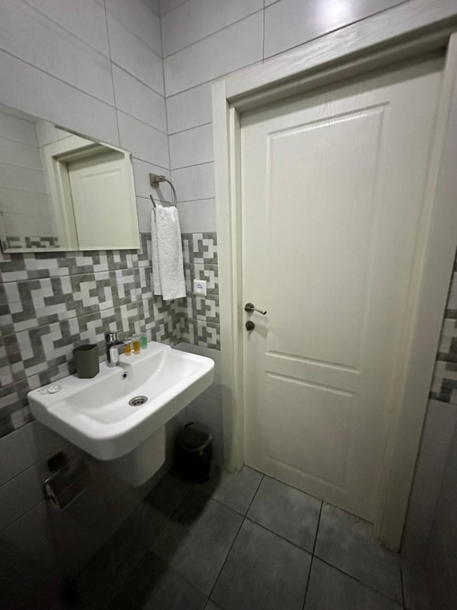 Hotel Lile Tbilisi Eksteriør billede