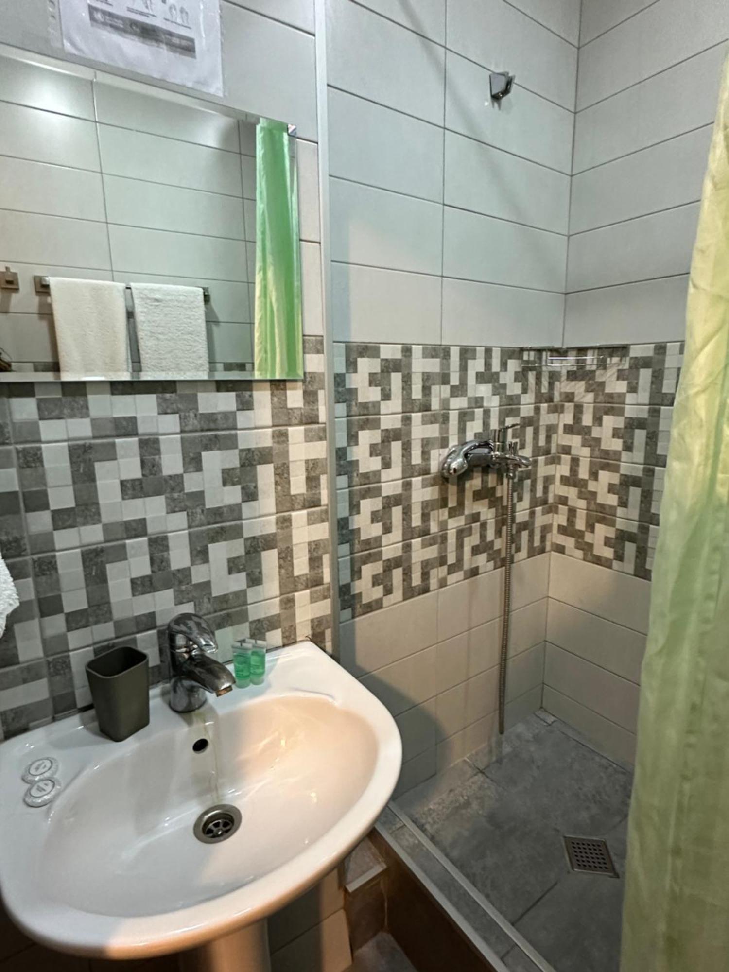 Hotel Lile Tbilisi Eksteriør billede