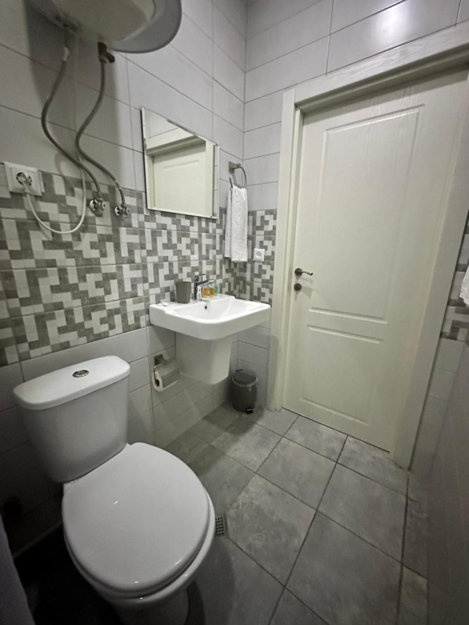 Hotel Lile Tbilisi Eksteriør billede